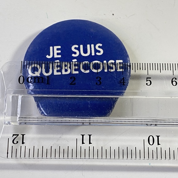 Blue Button Badge - Picture 4 of 6